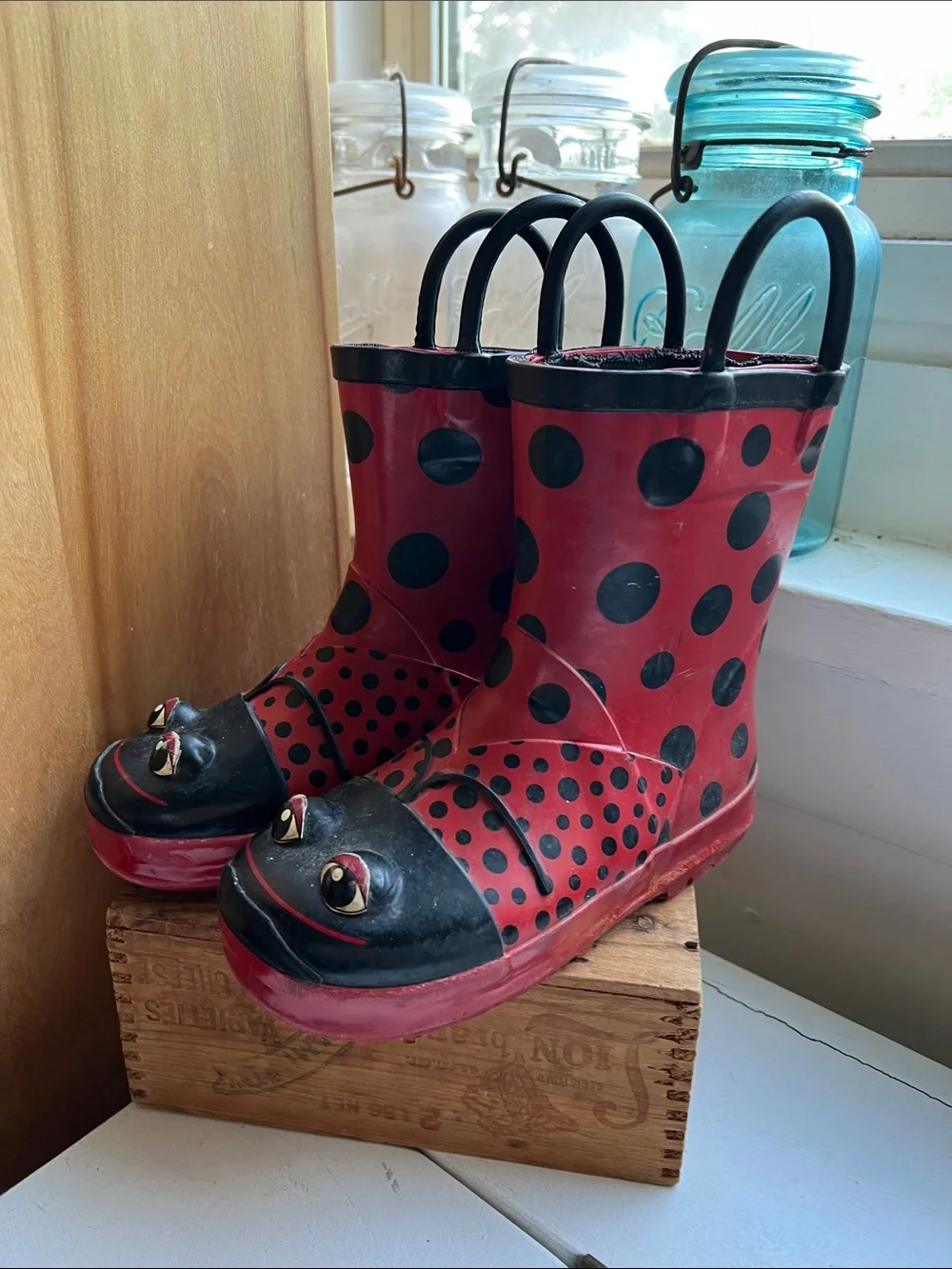 Western Chief Red and Black Ladybug Kids Rain Boots girls size 10/11